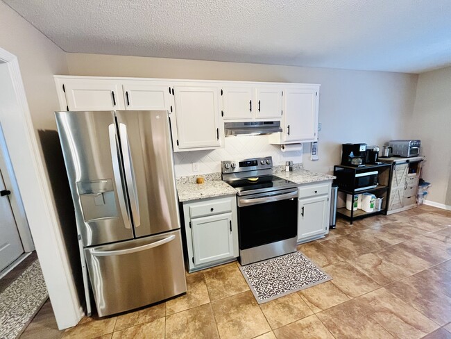 Building Photo - 428 Floyd Cir