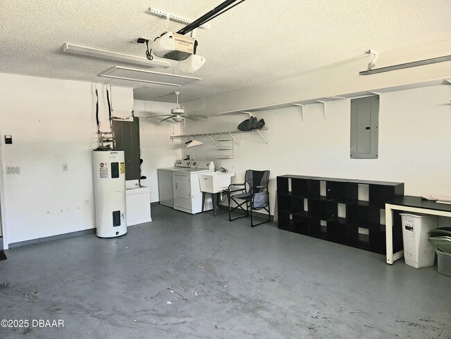 Building Photo - 6 Oak Village Dr