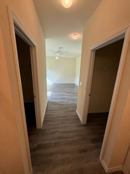 Building Photo - 1136 S Hilton Cir