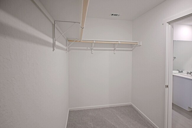 Building Photo - 227 Zyra Ave