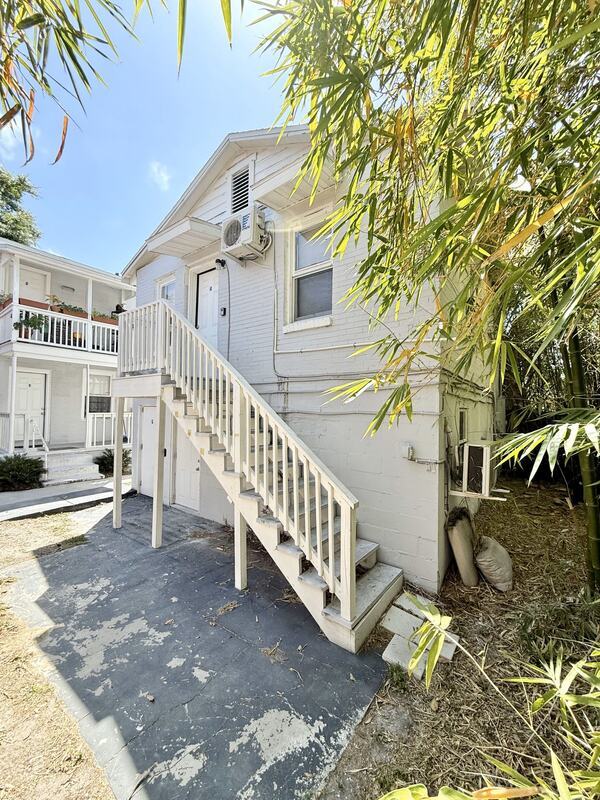 Building Photo - 711 18th Ave S