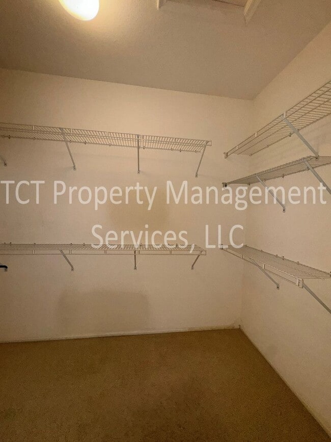 Building Photo - 3 Bedroom Home in 55+ Community in Surprise