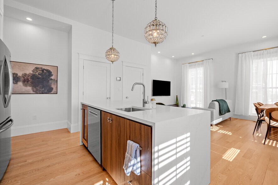 Building Photo - 30 E Main St