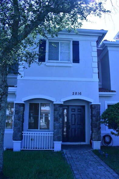 Building Photo - 2816 SW 83rd Ave