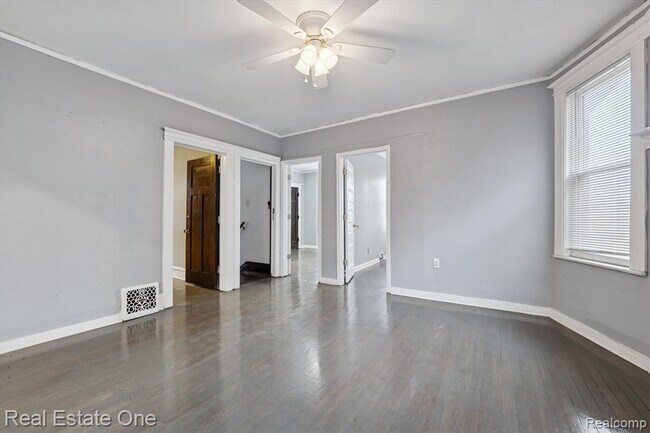 Building Photo - 304 Hendrie St