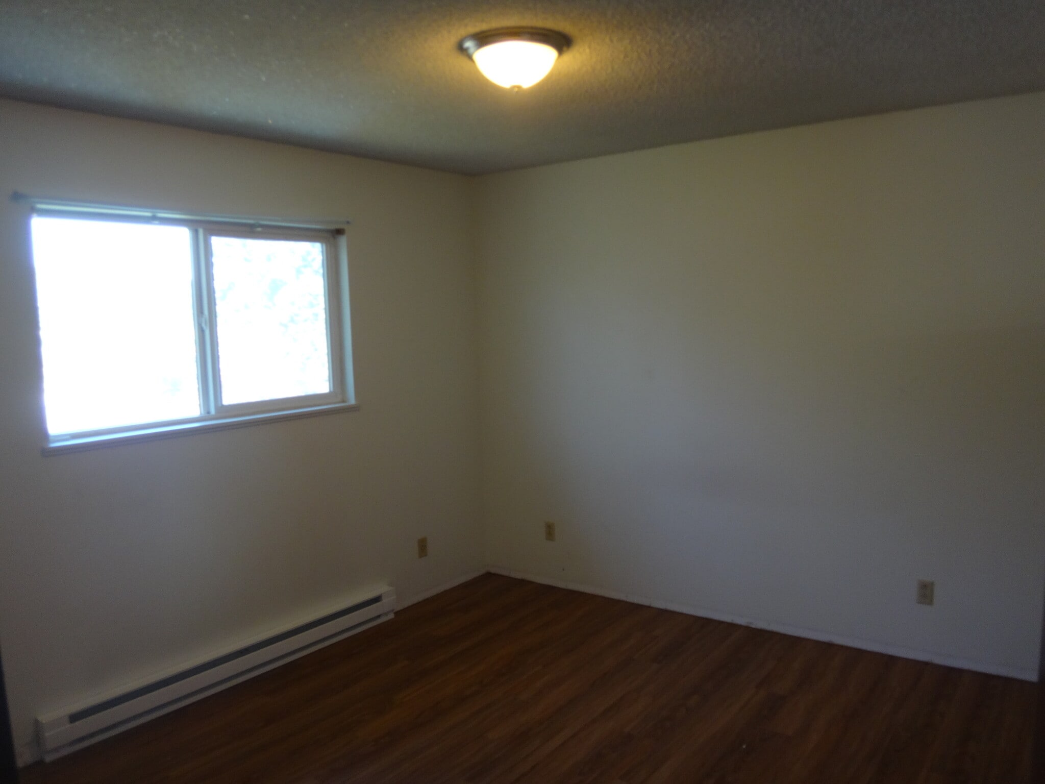 Building Photo - 321 NE Damson Ave