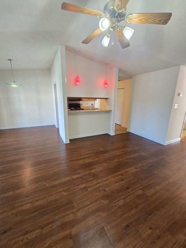 Building Photo - 3rd floor condo for rent