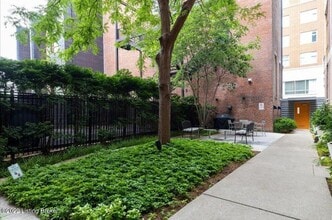 Building Photo - 309 E Market St
