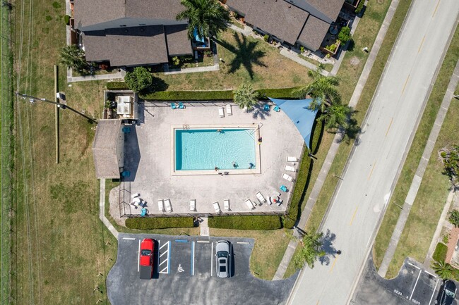 Building Photo - 2 Bedroom 2 Bath Condo! Fort Myers