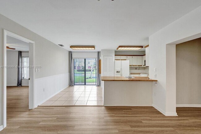 Building Photo - 9540 Sevilla Ln