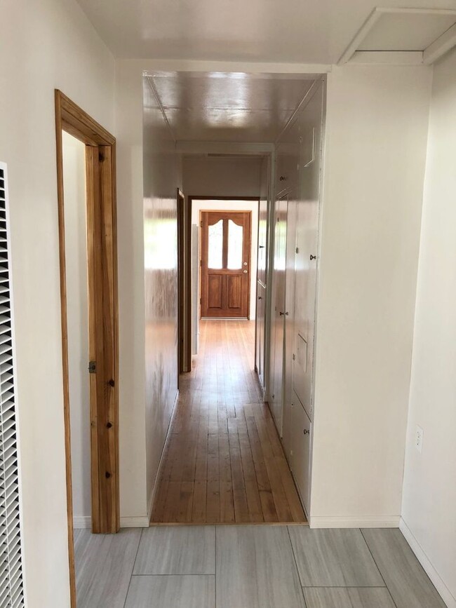 Building Photo - Beautiful Remodeled 3bd 2ba House in Wiseb...