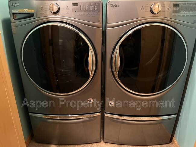 Building Photo - 1765 Sara Ct