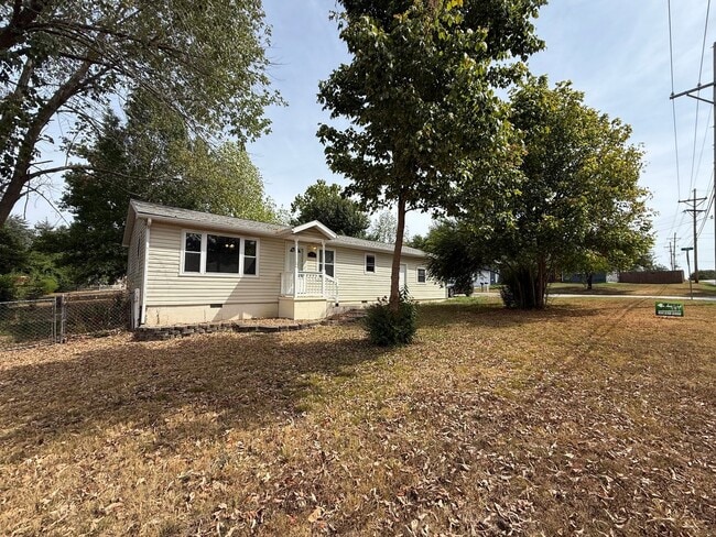 Building Photo - Coming soon 2BR House with fenced in yard