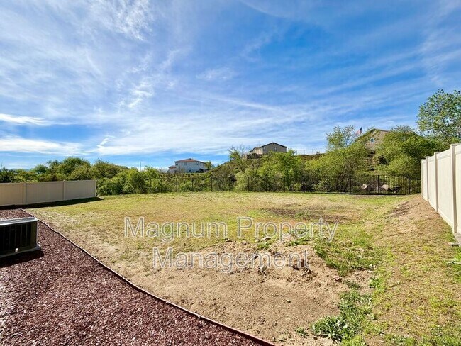 Building Photo - 34124 Thistlewood Ave