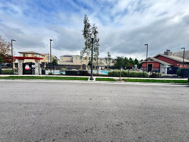 Building Photo - 3274 E Denali Dr