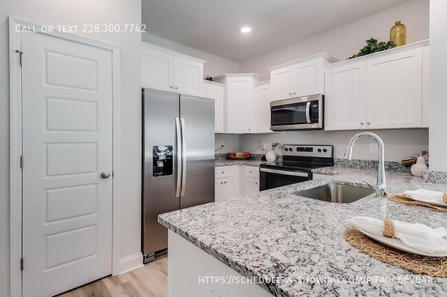 Building Photo - 12277 Sinclair Dr