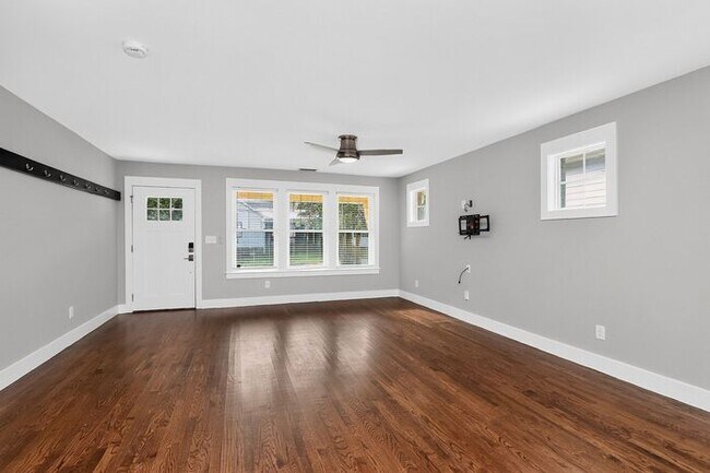 Building Photo - Charming 3BD/2BA Bungalow in Druid Hills!