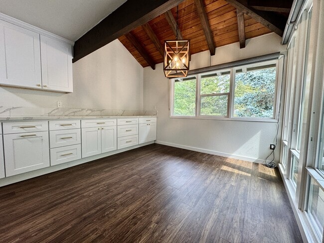 Building Photo - 6155 SW Heights Ln