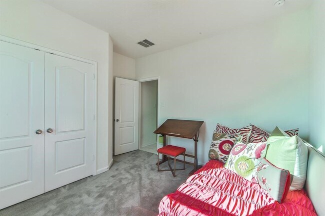 Building Photo - 25206 Farmdale Ln