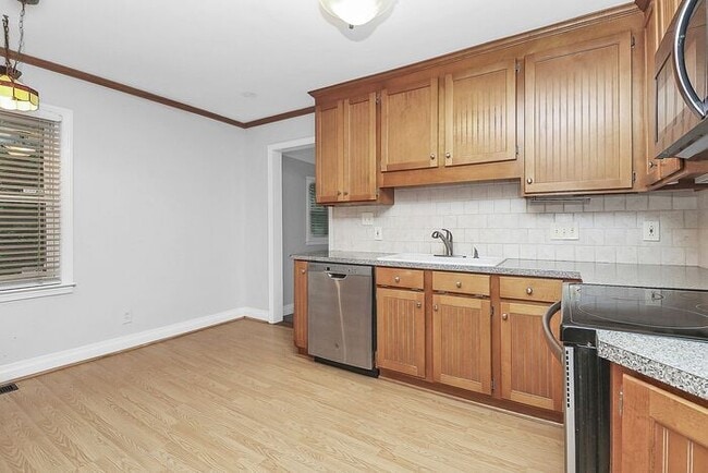 Building Photo - Charming 2BD/1BA Bungalow in Bradley Hills!