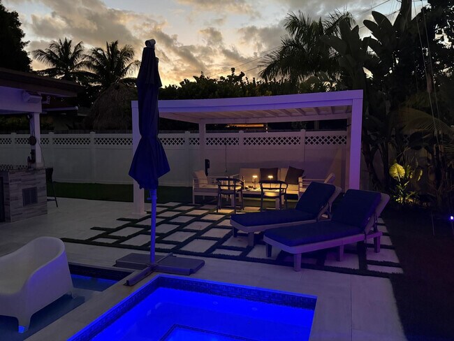 Building Photo - 1637 SE 1st St