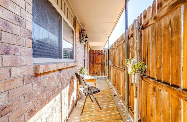 Building Photo - 10216 Regal Oaks Dr