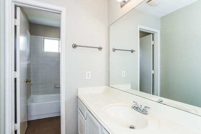 Building Photo - 4223 Pathway Ct