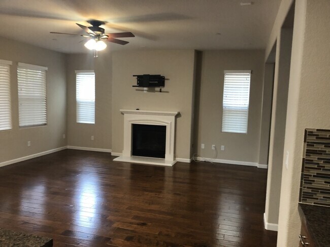 Building Photo - 5 bedroom Whitney Ranch Beauty! Walking di...