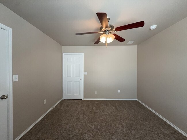 Building Photo - 704 E College St