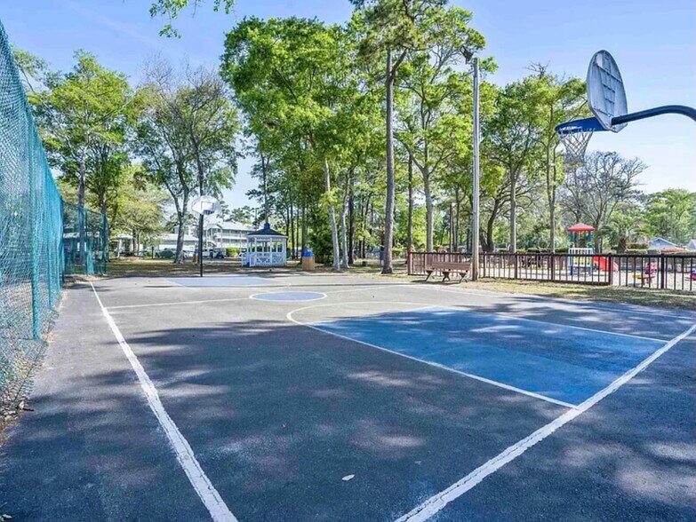 Basketball court - 5905 S Kings Hwy