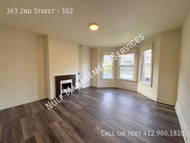 Building Photo - Eligible for Section 8: 3 Bed, 1 Bath Apar...