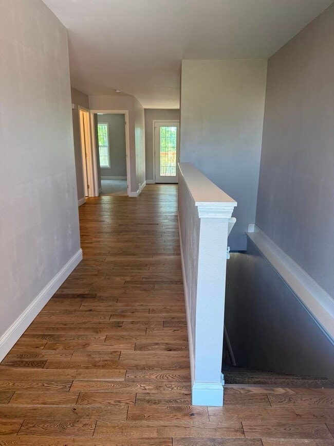 Building Photo - 424/426 E. Deerwood Dr