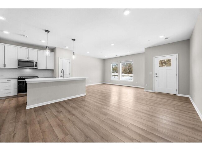 Building Photo - 2438 N Blossom Cir