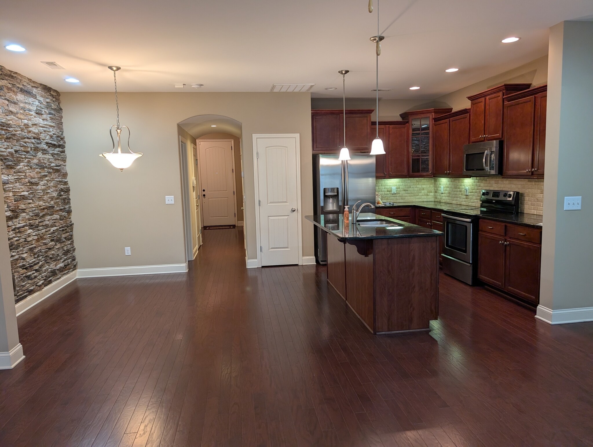 Building Photo - 419 Waterbrook Dr