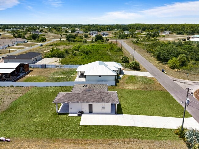 Building Photo - 8014 Mangrove Cir
