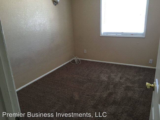 Building Photo - 3 br, 1 bath House - 2048 W Butler Drive