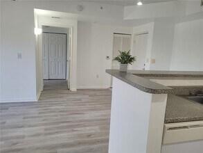 Building Photo - 7910 N Nob Hill Rd