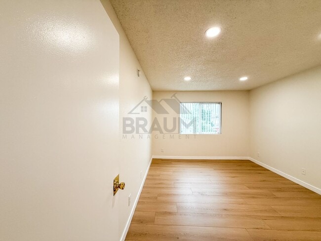 Building Photo - 13347 Victory Blvd