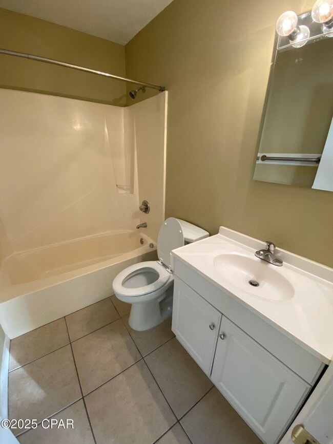 Building Photo - 625 N 9th St