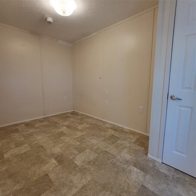 Building Photo - 2602 Castledale Dr