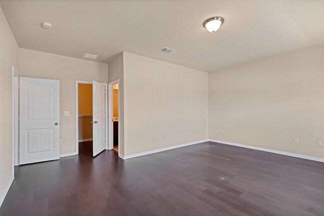 Building Photo - 516 E Slaughter Ln