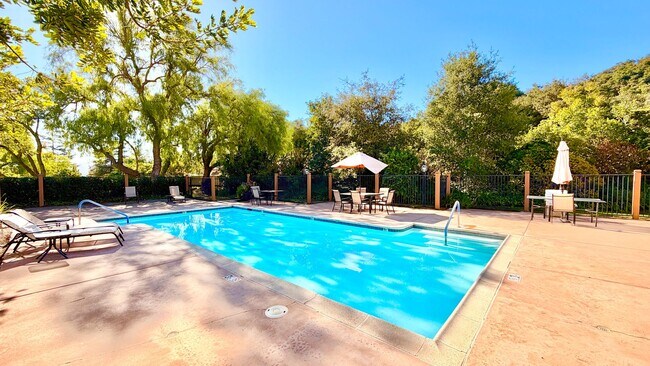 Building Photo - Beautifully Updated Two-Story Townhome on the Pala Mesa Golf Course in Fallbrook!