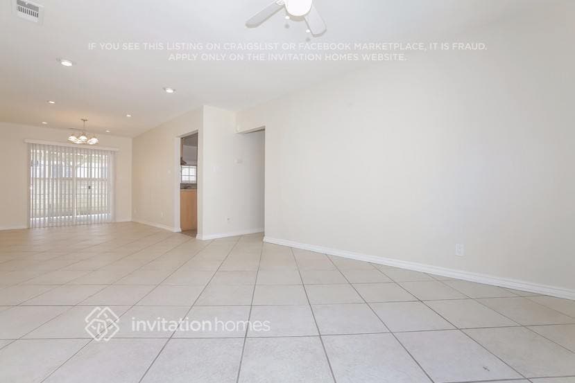 Building Photo - 17552 Cantara St