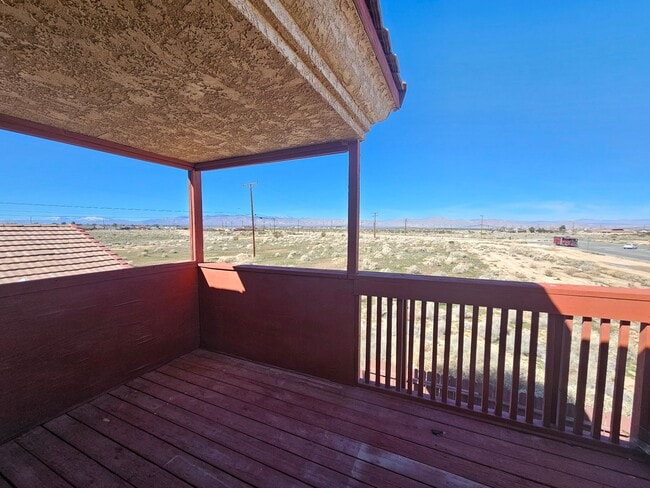 Building Photo - Upstairs/ Spacious/ 2 bedrooms / 2 bathrooms