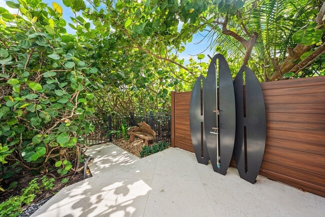 Building Photo - 2525 S Ocean Blvd