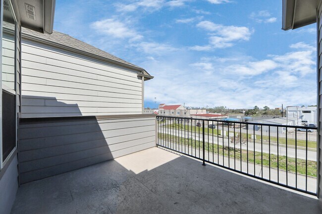Building Photo - 3402 Avondale Vw Dr
