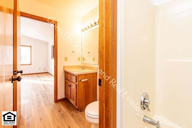 Building Photo - 1510/1512 Fieldstone Dr.