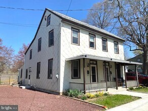 Building Photo - 19 E Millbrooke Ave