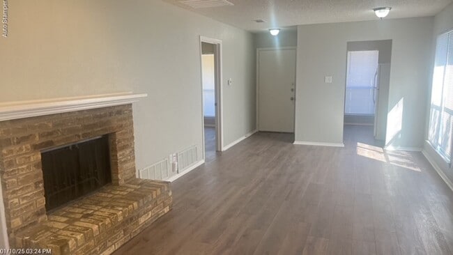 Building Photo - 2702 Westchester Dr