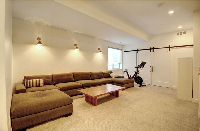 Building Photo - Luxury Living in the heart of Platte Park, 5bds, 4bas - Custom Finishes around every corner